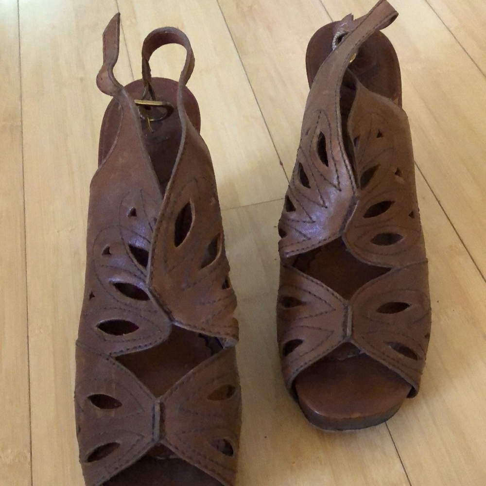 Very cool vintage brown leather Lucky Brand butterfly platform heels.